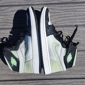 Nike Zoom Jordan Black and Light Green Sneakers